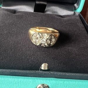 Luxurious Gold Ring with Sparkling Accents